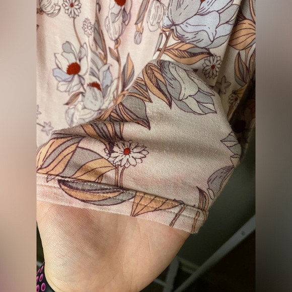 Free People keepin’ on floral top - Picture 6 of 15